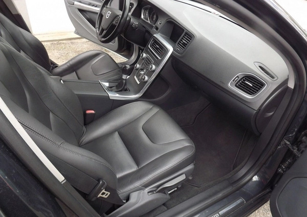 Volvo V60 cena 39900 przebieg: 206557, rok produkcji 2015 z Łaskarzew małe 92
